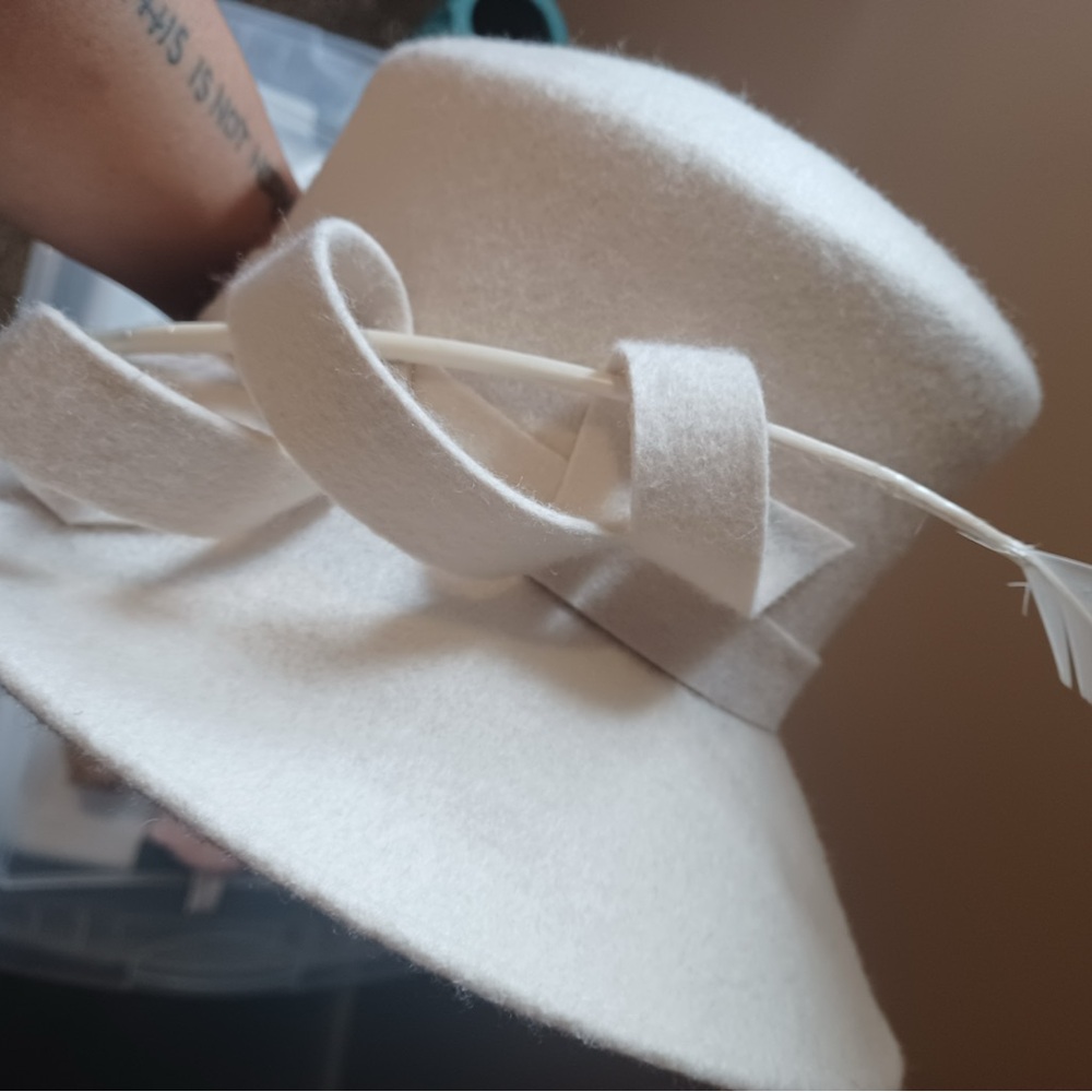 FABULOUS Cream Wool Women's Hat